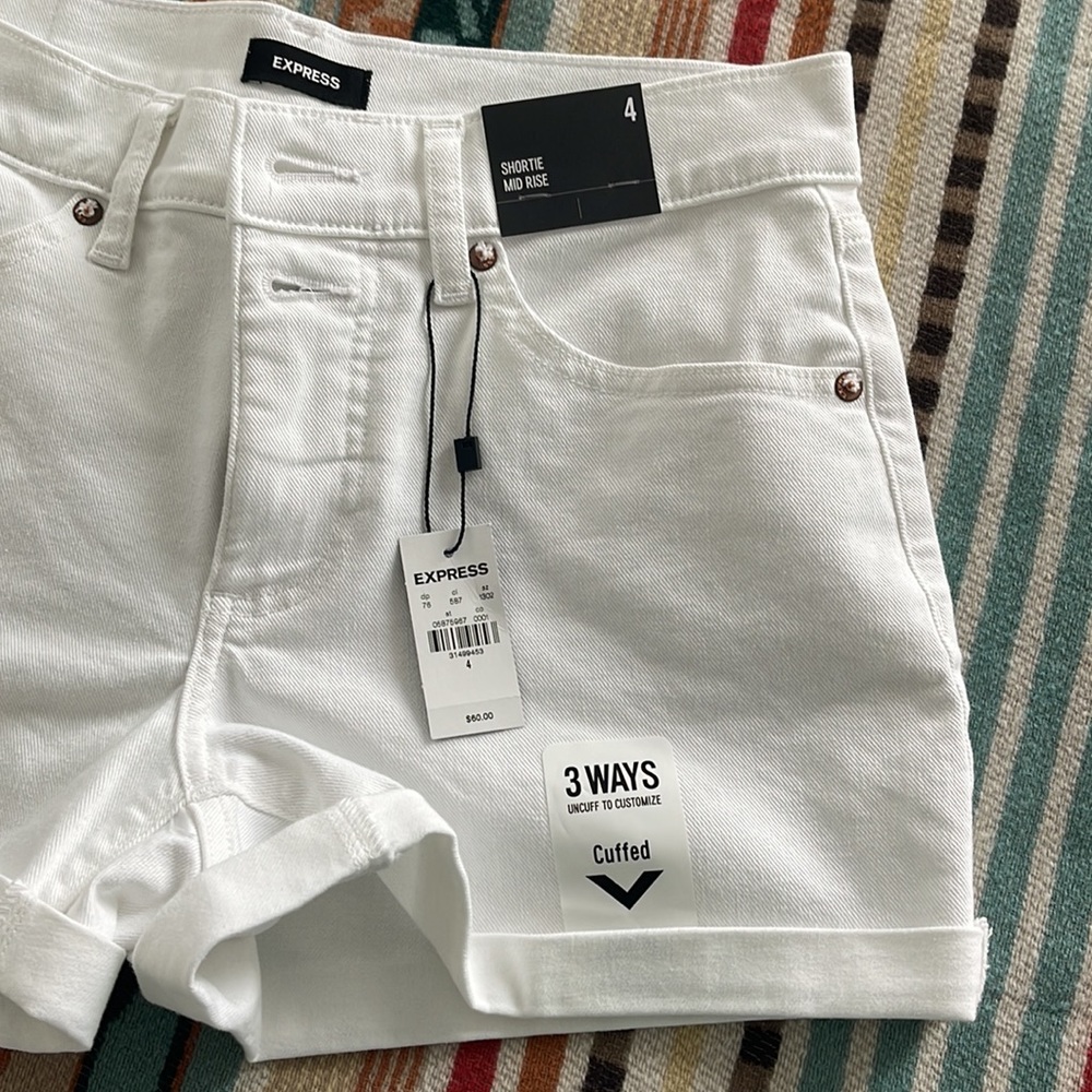 Express NWT - Shortie mid rise size 4 white jean shorts